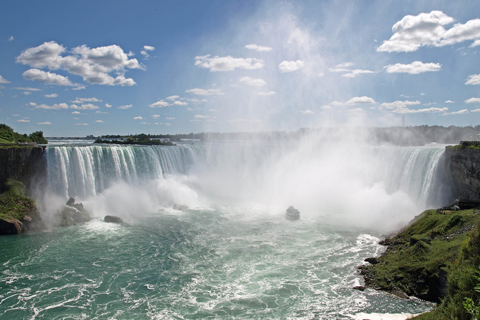 Niagara Falls by rail with Amtrak Vacations. Contact us today! Niagara Falls cruise to the falls